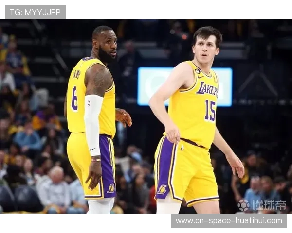 詹姆斯晒下场拥抱里夫斯照，七天五赛老将直言需要休息